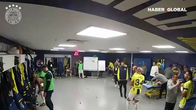 Fenerbahçe soyunma odasında galibiyet coşkusu: Sonuna kadar savaşcağız!