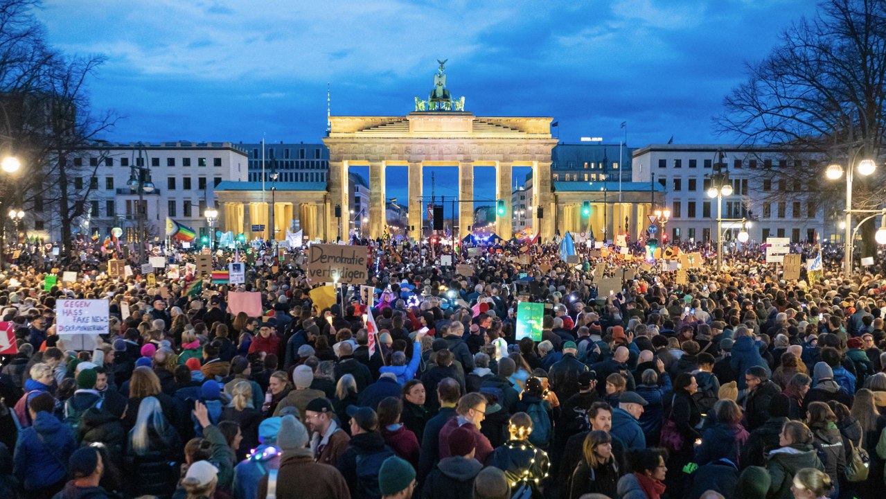 Zehntausende demonstrierten in Berlin gegen Rechtsruck