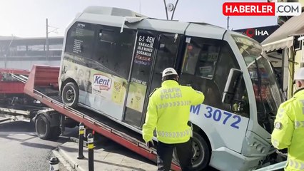 Kartal'da Freni Patlayan Minibüs Kuaföre Girdi: 3 Yaralı