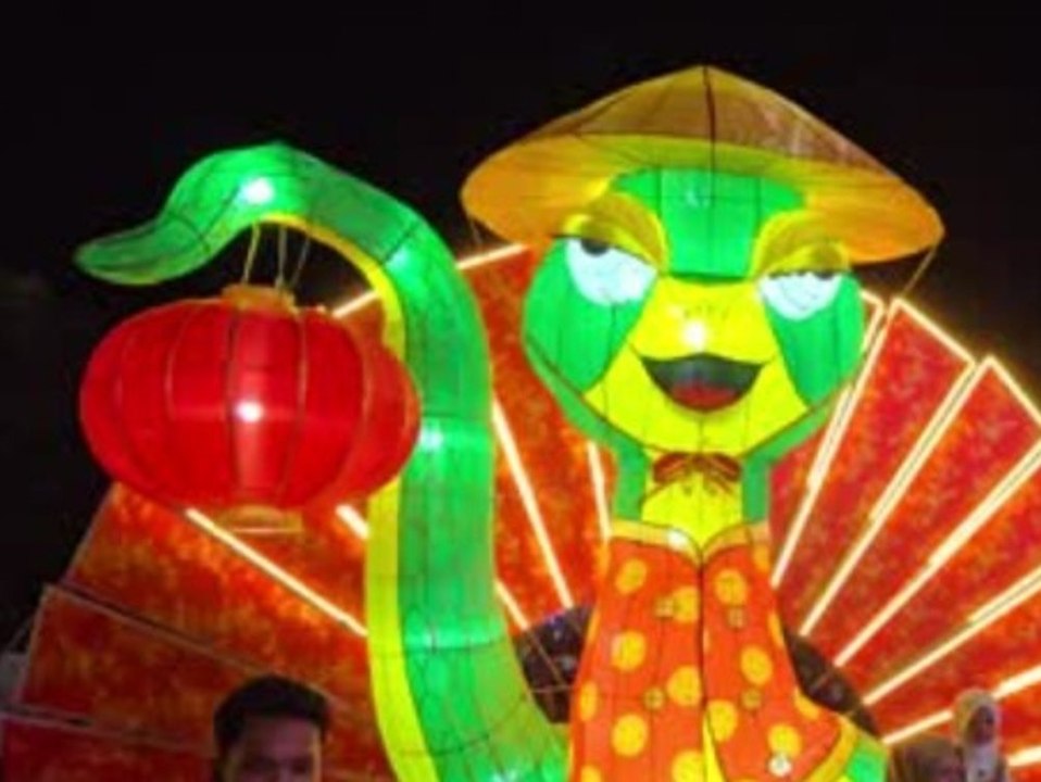 Tanzende Drachen und Paraden: Surakarta feiert Kultur und Einigkeit