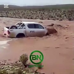 ¡Trágico! Mujer muere tras ser arrastrada por un río en su camioneta