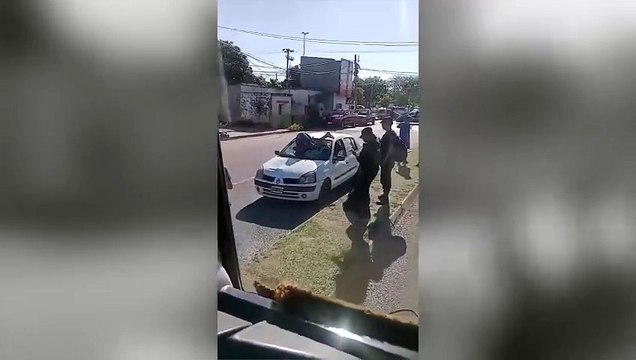 Brutal accidente en Santa Fe: un adolescente chocó y quedó incrustado en el parabrisas de un auto