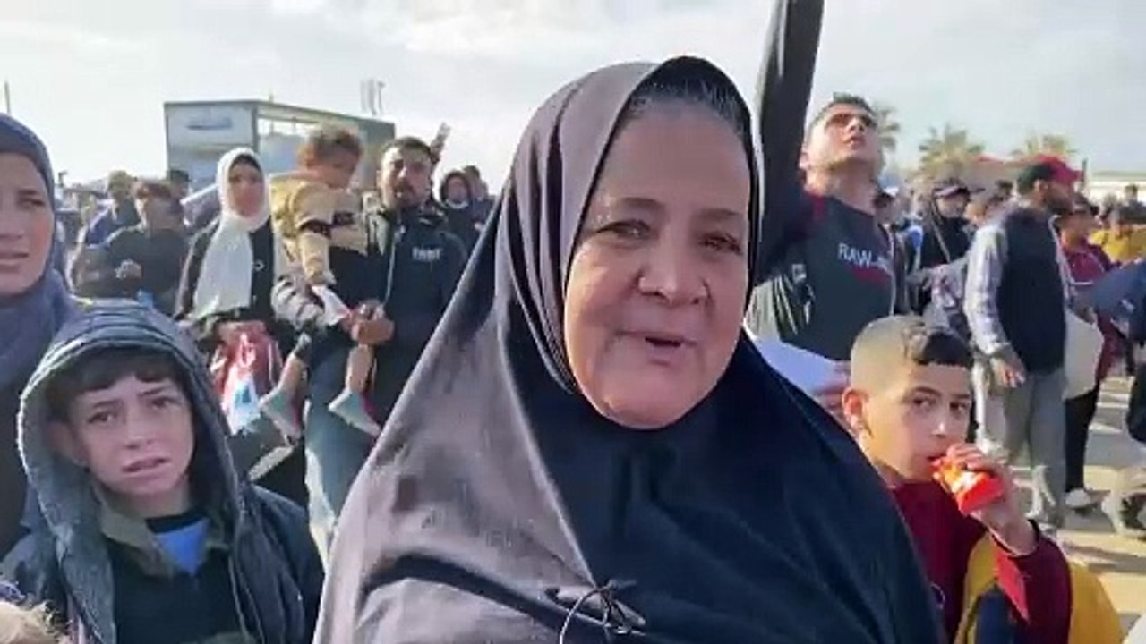 Palestinos começam a voltar ao norte de Gaza após acordo entre Israel e Hamas