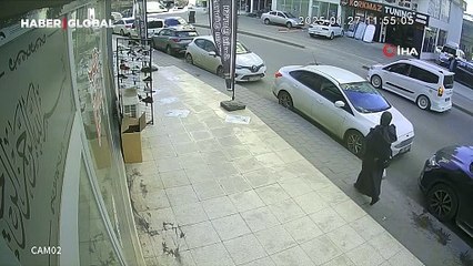 Siirt'te akıl almaz olay: Park halindeki otomobile çarparak takla attı