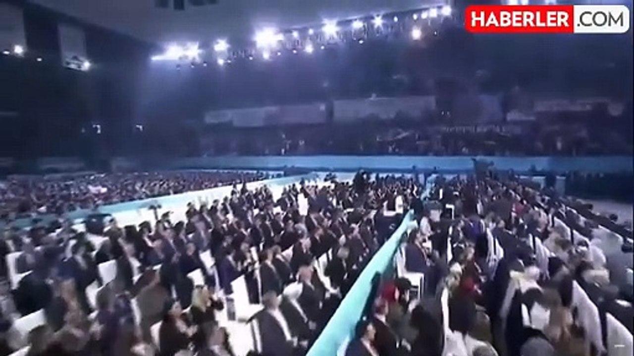 Kongrede Cumhurbaşkanı Erdoğan'ı mest eden pankart: Şunu ger biraz