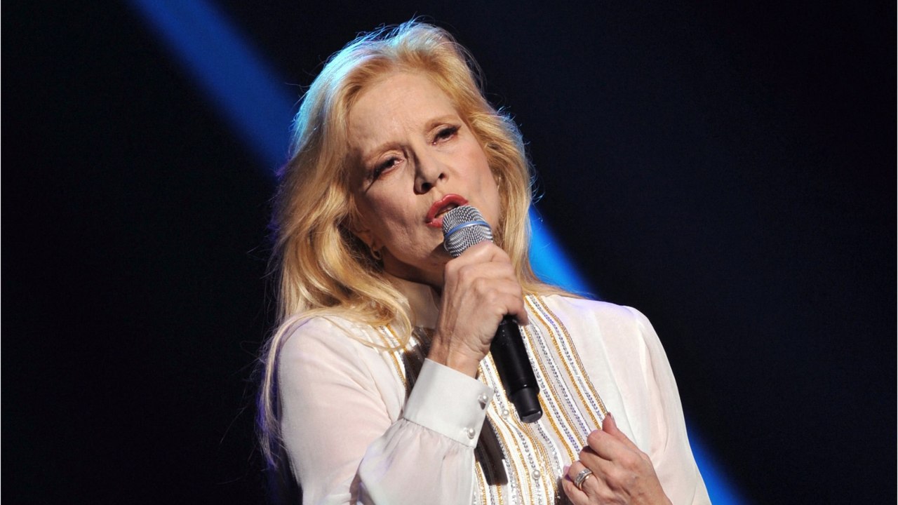 GALA VIDEO - Adieux de Sylvie Vartan : outre ses enfants et petits-enfants, une autre personne chère à son coeur était aussi présente