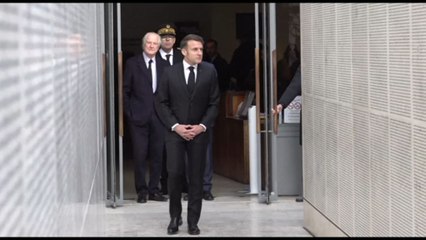 Macron al memoriale della Shoah a Parigi