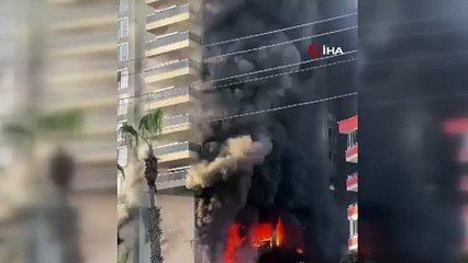 Antalya’da otel inşaatında yangın: Mahsur kalan işçiler kurtarılmayı beklerken böyle görüntülendi