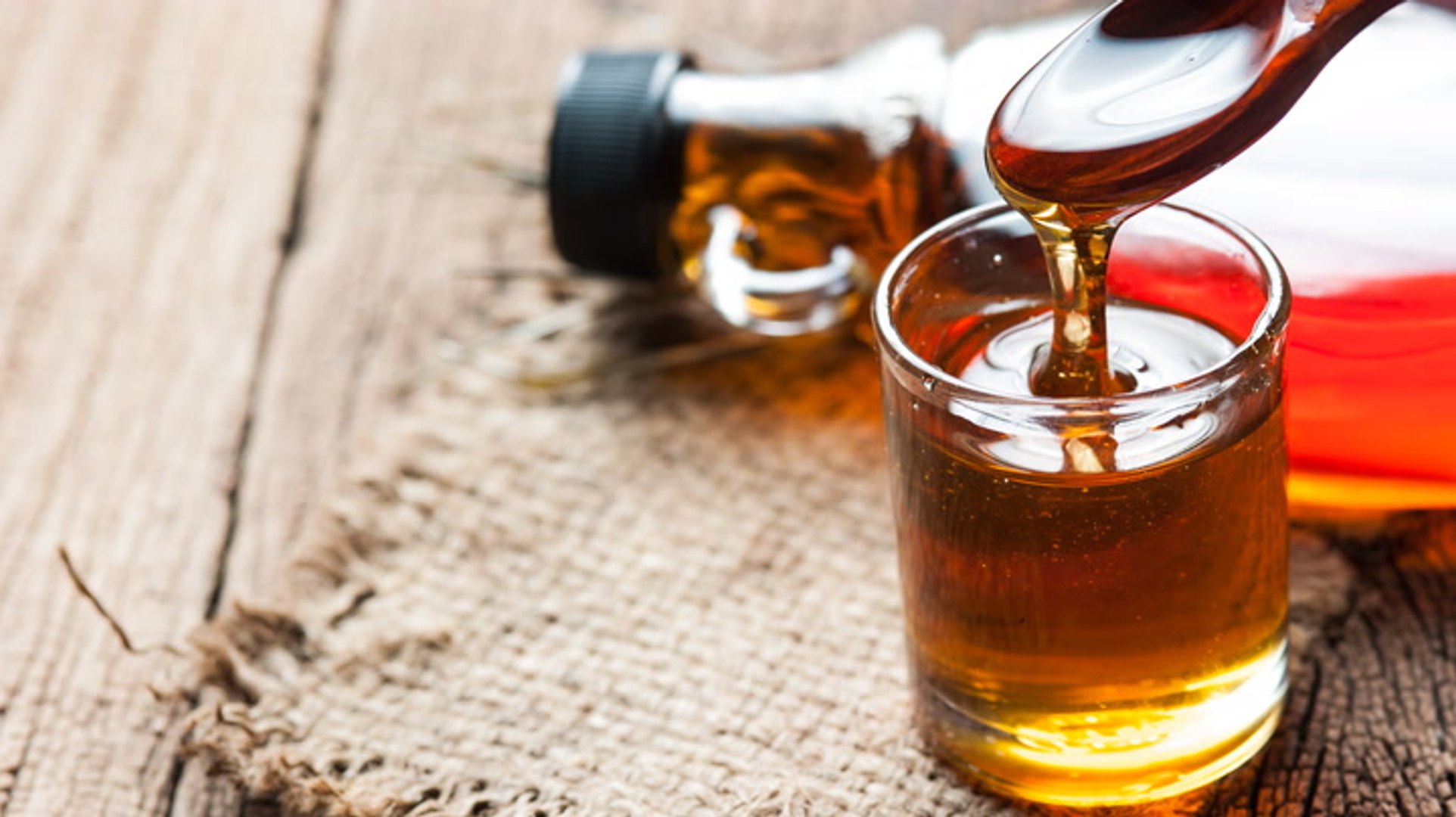 ⁣Raw Honey vs. Maple Syrup: Which Natural Sweetener Is Healthier?