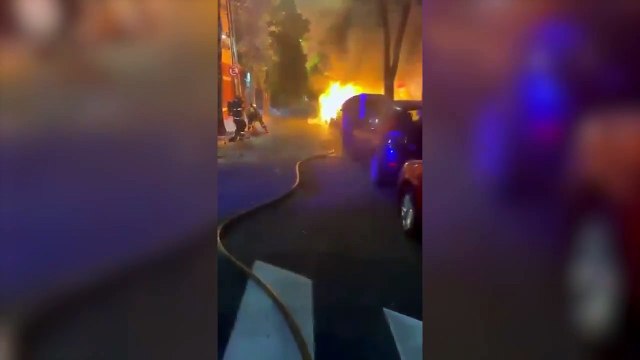 Quemacoches en San Cristóbal: tres autos destruidos por el fuego