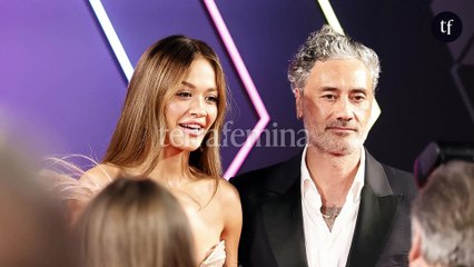 "Ça doit être son père" : les photos de cette chanteuse en bikini avec son mari de 49 ans suscitent la critique