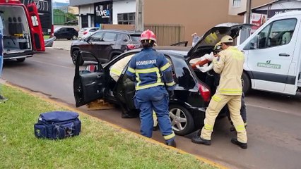 Equipe de Resgate Veicular do Corpo de Bombeiros é acionada após acidente na Avenida Assunção