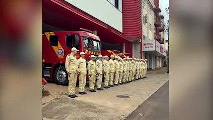 Corpo de Bombeiros de Cascavel presta homenagem a militares que morreram em acidente no RS