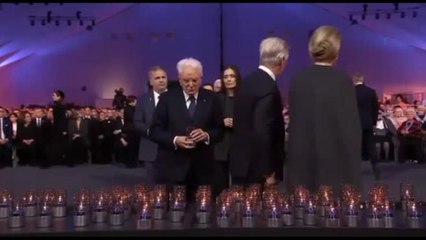 L'omaggio di Mattarella e degli altri leader 80 anni dopo Auschwitz