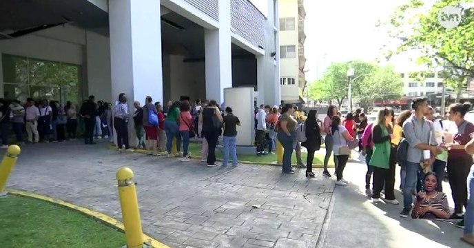 Largas filas en sede principal del Ifarhu por pago de becas