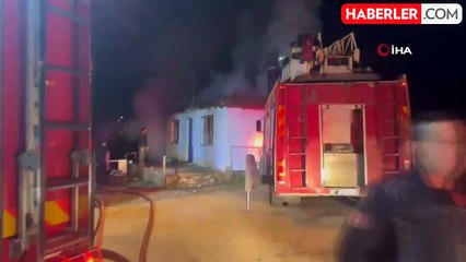 Antalya'da Gecekondu Yangını: Komşular Kurtardı