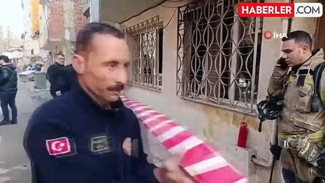 Bursa'da Kundaklama Şüphesi: Bıçakla Direnen Şahıs 7 Saatten Fazla Süredir İkna Edilmeye Çalışılıyor