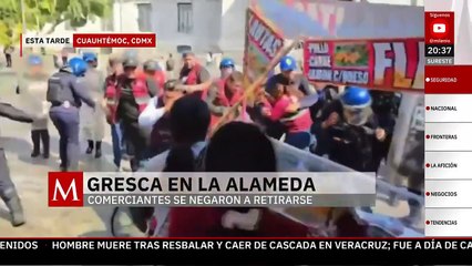 Comerciantes y policías de CdMx protagonizan riña en Alameda Central; hay tres detenidos