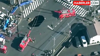 Japonya'da yol çöktü, kamyonet dev çukura düştü