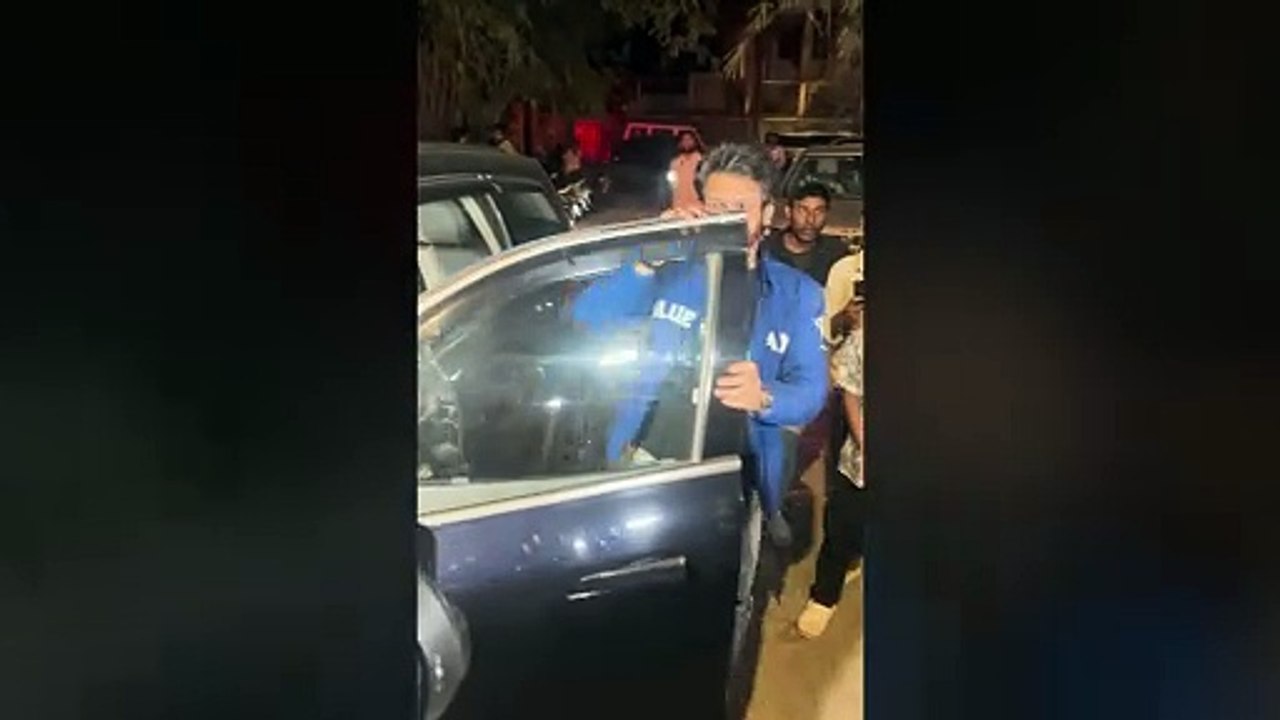 Binodiini की लीड एक्ट्रेस Rukmini Maitra ने स्क्रीनिंग पर Karanveer Mehra का गर्मजोशी से लगाया गले