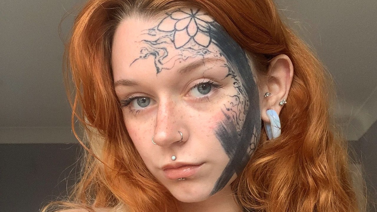 „Ich liebe mein Gesichtstattoo, aber Fremde halten mich für dumm und kriminell"