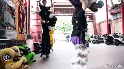In Cina la "danza del leone" si apre alle donne