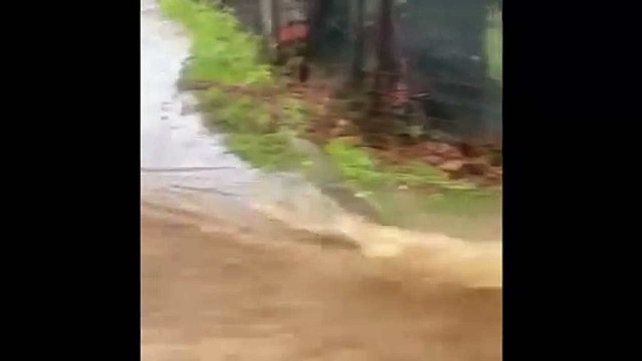 Maltempo a Firenze, a Soffiano strade come fiumi