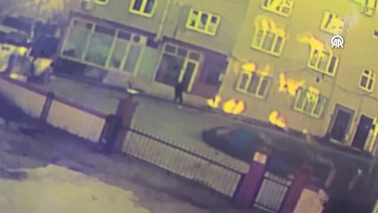 Sokakta nişanlısı ile kardeşini av tüfeğiyle vurdu; o anlar kamerada