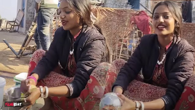 Maha Kumbh 2025: माला बेचने वाली Viral girl Monalisa का बर्तन मांजने का Video viral ! FilmiBeat