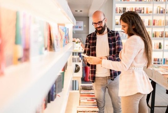 « La femme de ménage » détrôné au classement des meilleures ventes, quels livres font mieux que le thriller de Freida McFadden ?