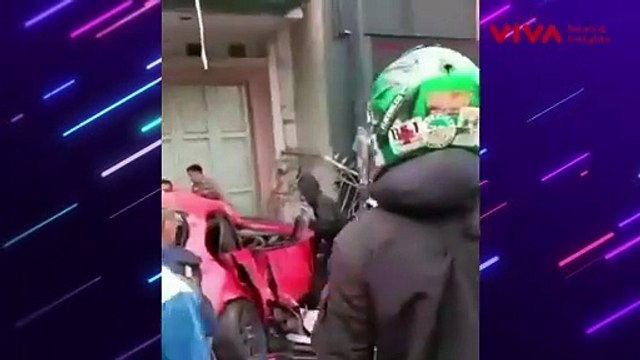 Detik-detik Mobil Terbang Tabrak Juru Parkir Hingga Tewas