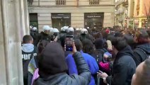 Carrega dels antiavalots contra els manifestants