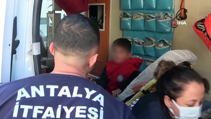 Yangından kurtarılıp ambulansa alınan çocuk hastaneye gideceğini öğrenince "Annemin parası yok" dedi