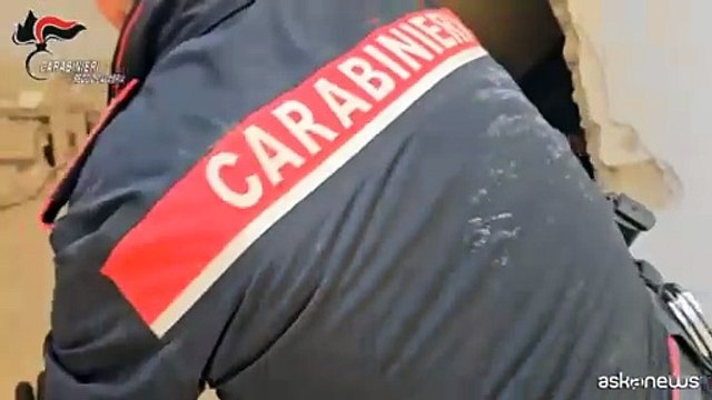 A Reggio Calabria sequestrate armi ed esplosivi: nascosti in un muro