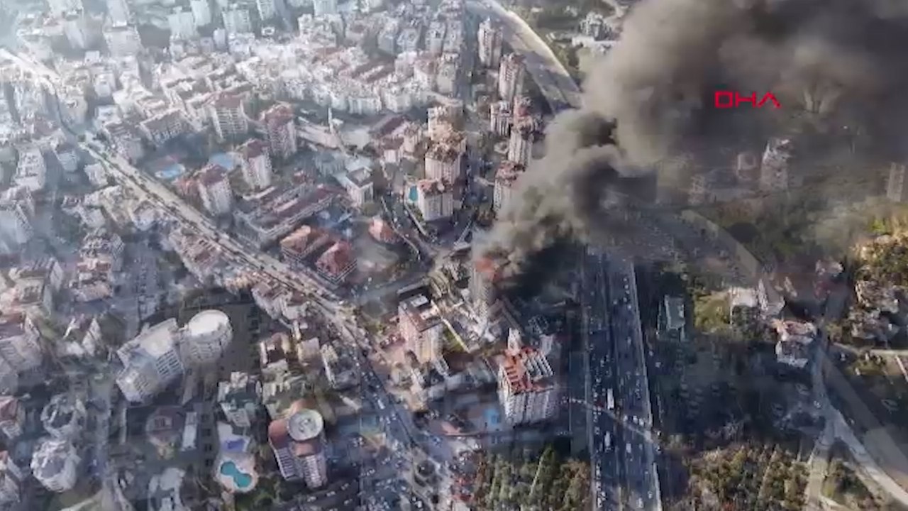 12 katlı binada çıkan yangında zemin ile ilk 2 katta büyük zarar oluştu