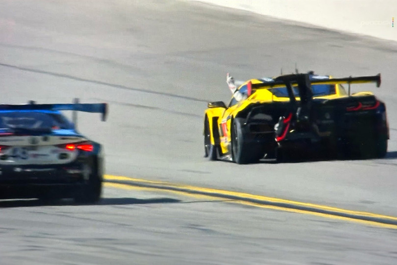 24 Horas de Daytona: Un corte de mangas en plena carrera!