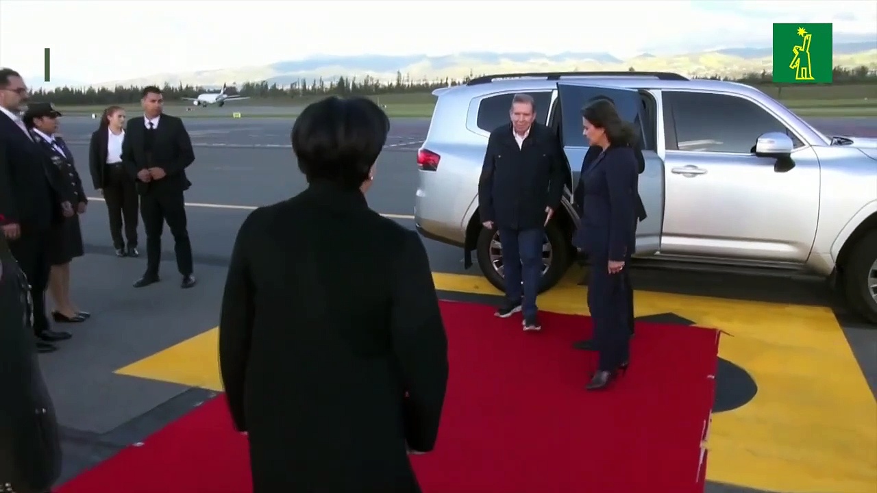 Video González Urrutia llega a Ecuador y es recibido con honores