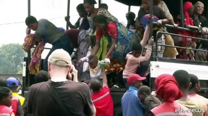 Sfollati in fuga dalla R.D. Congo arrivano al confine col Ruanda