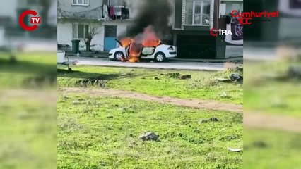 Bursa'da panik anları... Alev topuna dönen araçta patlama!
