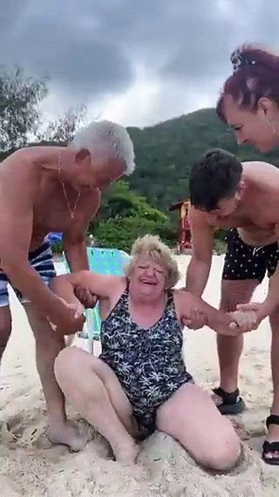 Viral: una abuela se emborrachó con caipirinha en Brasil y el video explotó en las redes sociales