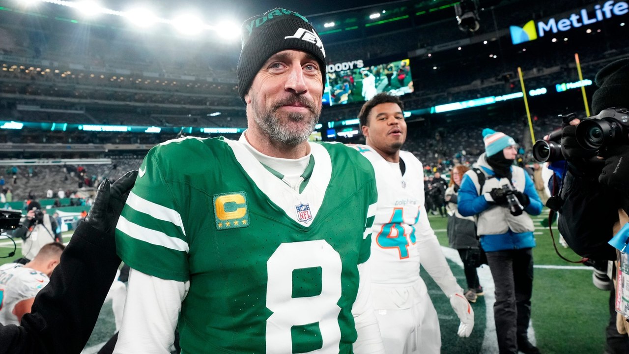 Should Aaron Glenn Stick with Aaron Rodgers at QB in 2025?