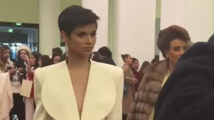 GALA VIDÉO - Les miss font le show au défilé Haute couture de Stéphane Rolland