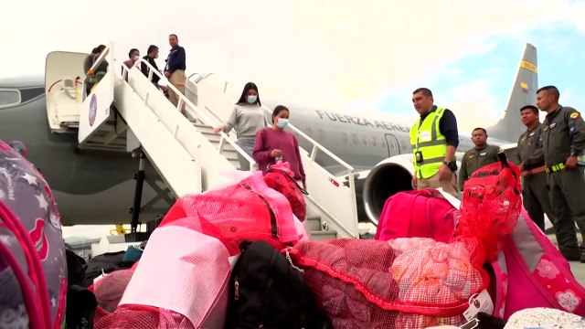 Colombianos deportados por EEUU llegan a Bogotá tras crisis con Trump