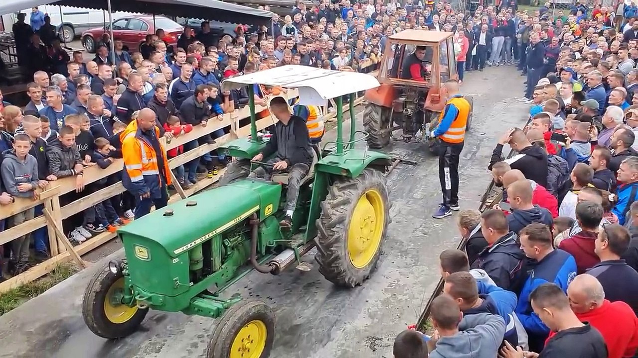 John Deere 1020 vs Ursus c335