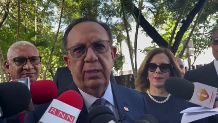 Gobernador Banco Central dice aumento salarial de un 20 % es positiva