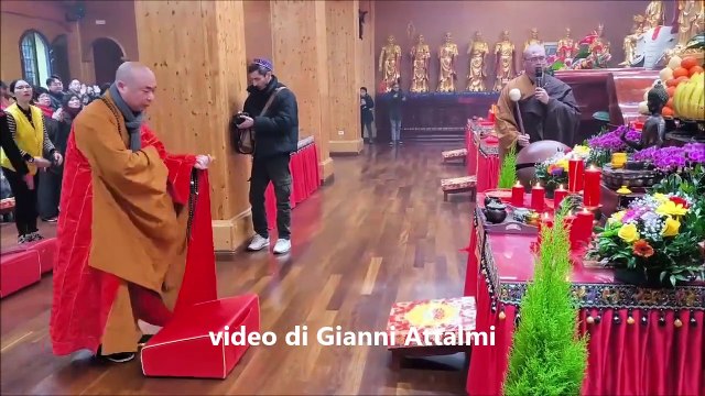 Capodanno cinese, la cerimonia al tempio buddista di Prato