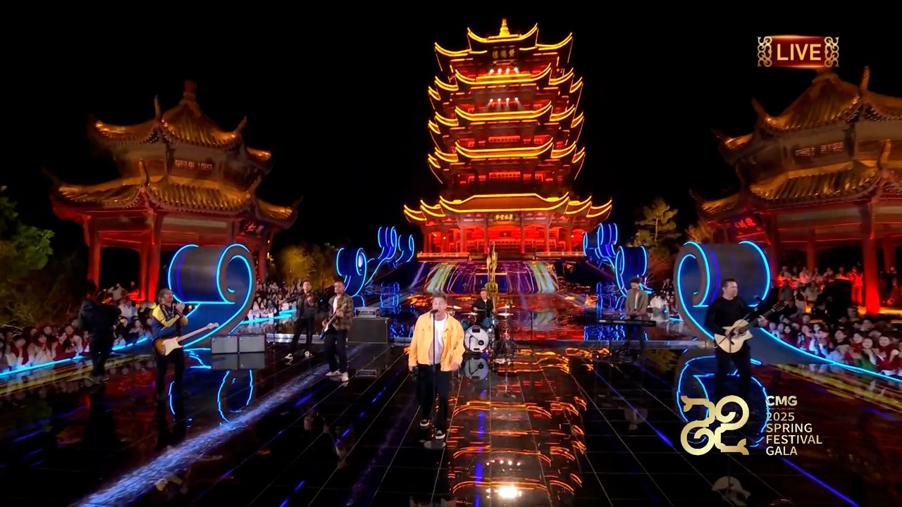 2025 Spring Festival Gala: U.S. pop rock band OneRepublic performs “Counting Stars”