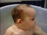 Manon dans son bain