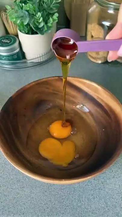 @giorgiafitfood Makes Nutella filled pancakes!