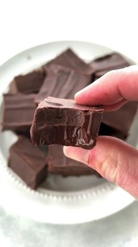 2 Ingredient Nutella Fudge - Chocolate Fudge - Fast And Easy Chocolate Recipes - Fudge Recipes -